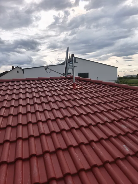 Satellitenanlage am Wohnhaus – Ansicht 1